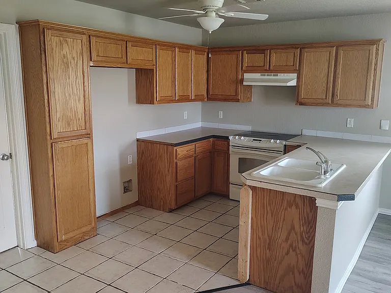 1831 S Osage St — Photo 6