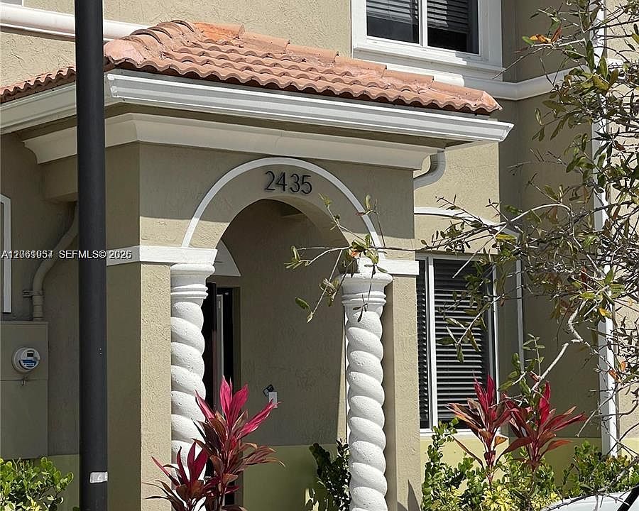 1st image of 2435 SE 11th St