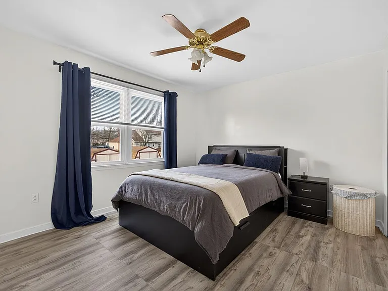 136 Stevens Dr — Photo 1