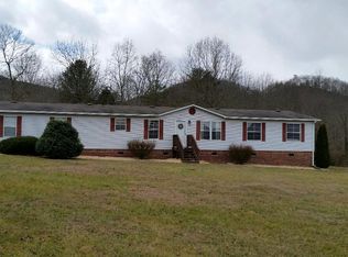 140 Robert E Lee Dr, Natural Bridge Station, VA 24579