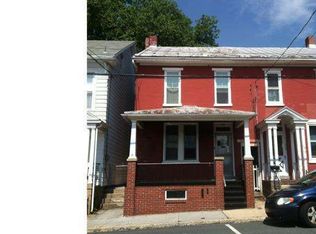 138 S 2nd St, Womelsdorf, PA 19567