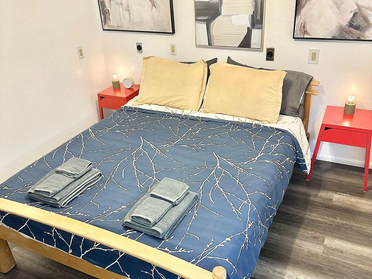 1 bed, 1.0 bath, 300 sqft, $1,594 — Photo 2