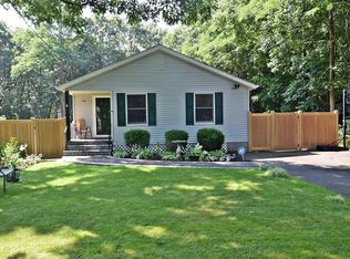 40 Washington Ave, Mastic Beach, NY 11951