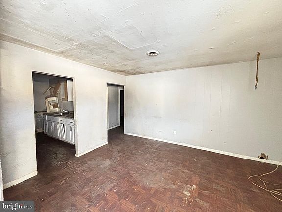 4th image of 161 Kinsley Rd