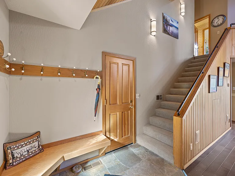 724 Conifer — Photo 18