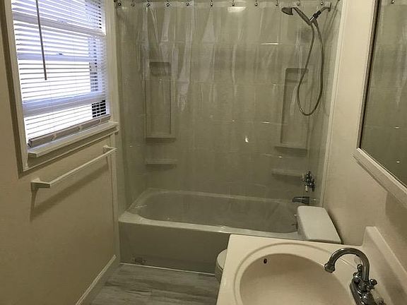 5th image of 20656 5th St