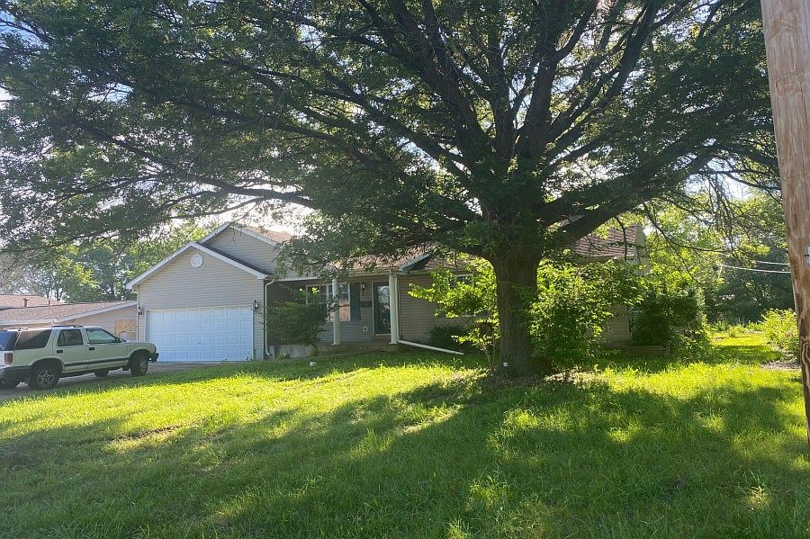 2nd image of 512 Linda Ln