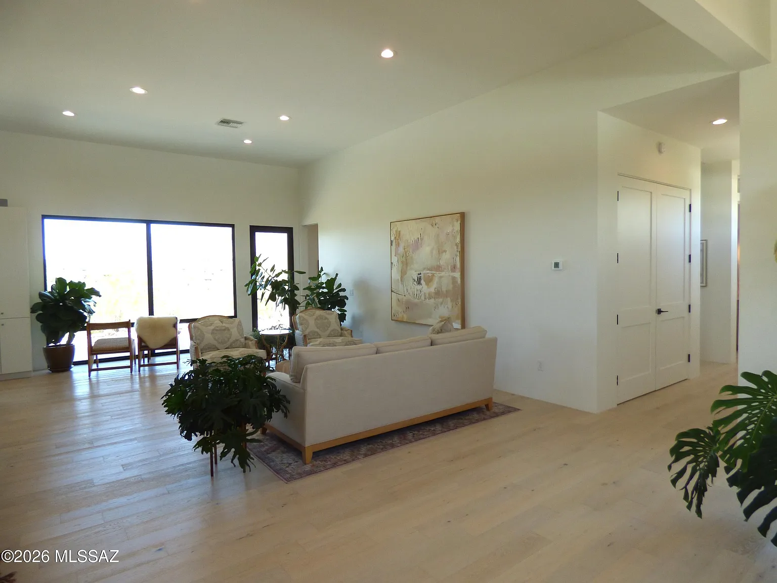 3 bed, 3.0 bath, 2702 sqft, $3,950 — Photo 2