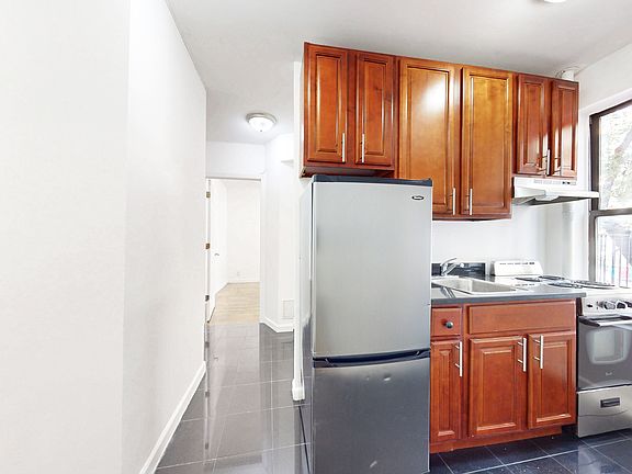 4th image of 86 E 4th St APT 3