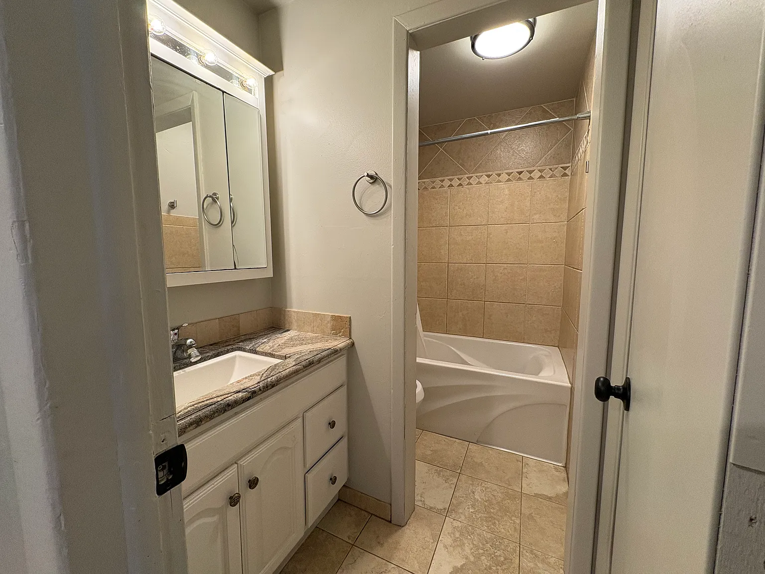 3 bed, 1100 sqft, $2,300 — Photo 4
