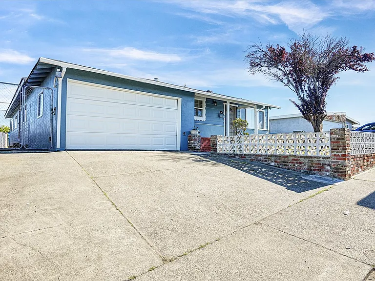 452 Wilshire Ave — Photo 32