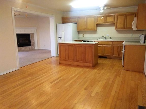 2nd image of 807 N Lee St