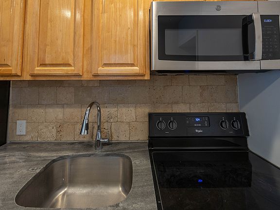 5th image of 17 E Ashmead St