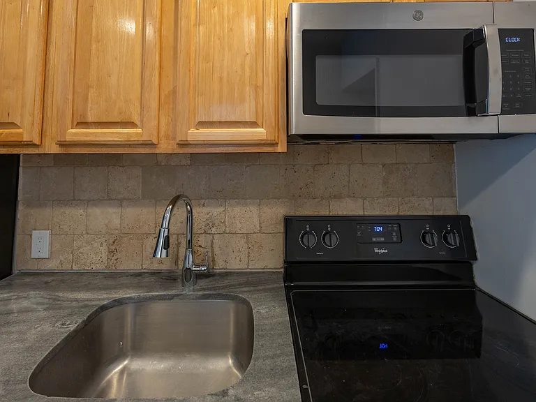 17 E Ashmead St — Photo 5