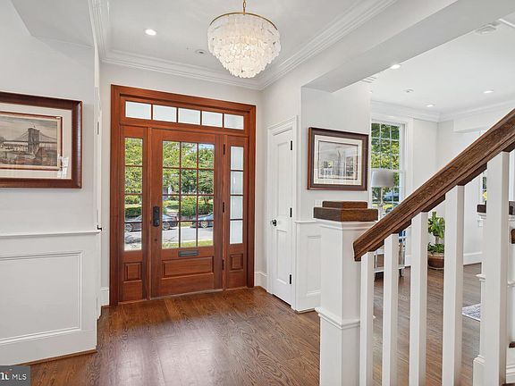 5th image of 3914 Blackthorn St
