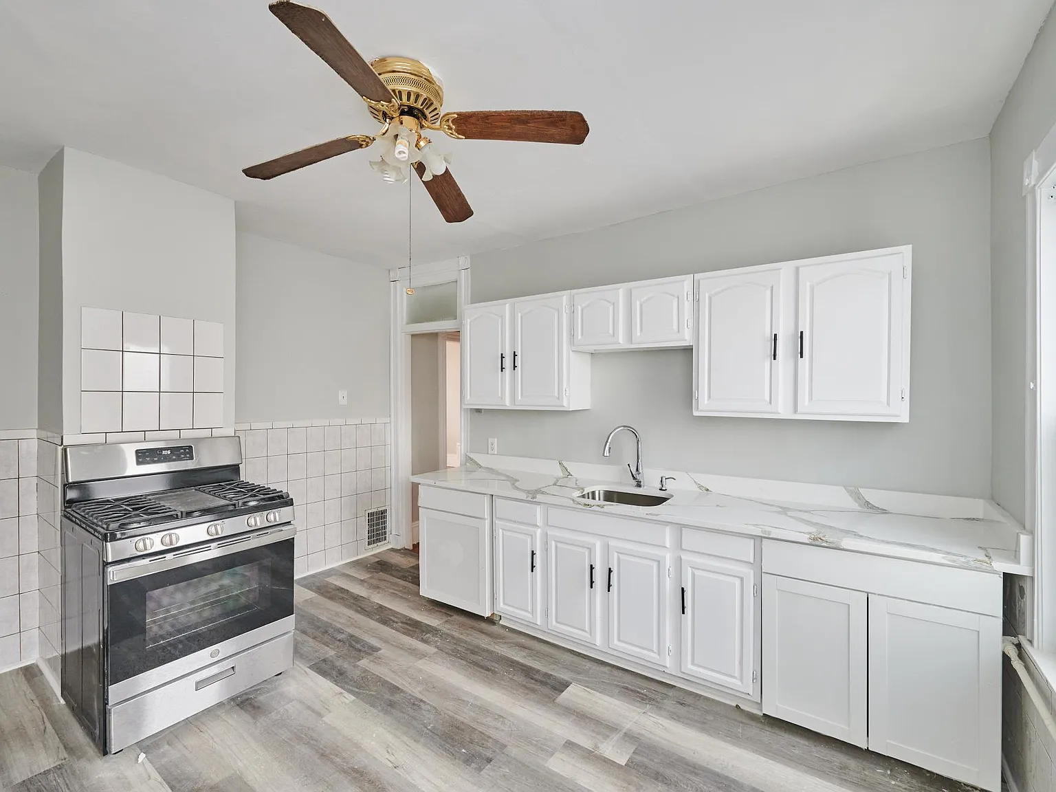 3 bed, 999 sqft, $2,800 — Photo 1