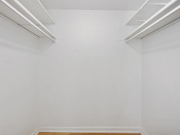 Fox Run Apartments — Photo 15