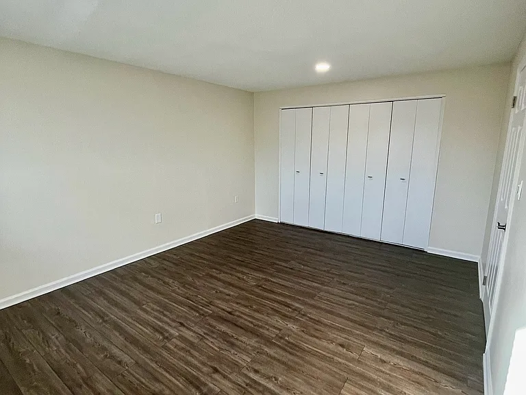 Fernwood Apartments — Photo 11