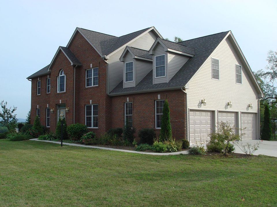 Colonial brick and vinyl