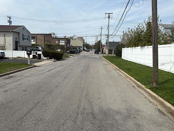 4th image of 109 Margaretta Ave
