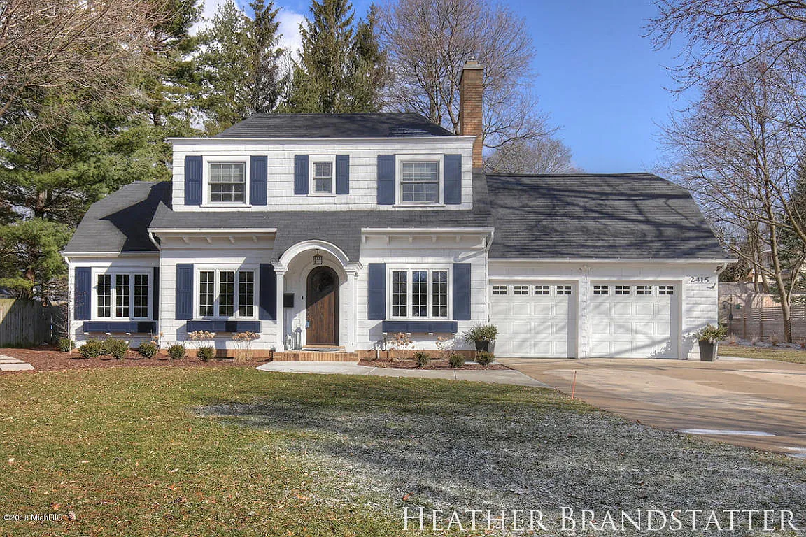2415 Elmwood Dr SE photo 1
