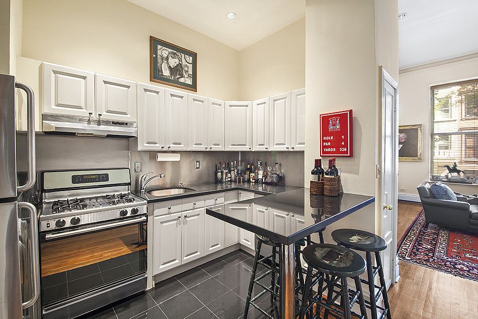 2nd image of 128 E 65th St APT 2