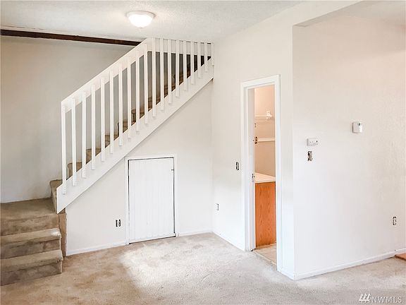 5th image of 142 Rainier Ave