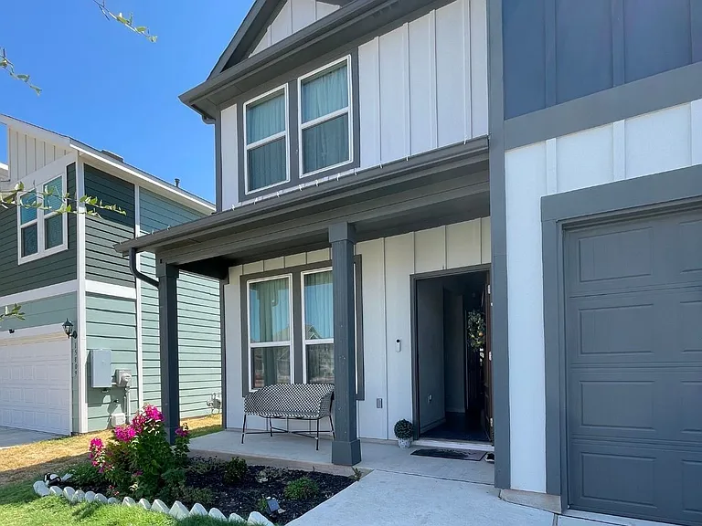 15807 Crissom Ln — Photo 2