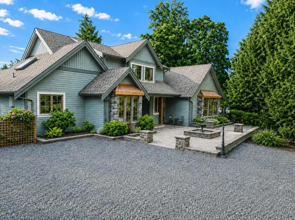 2638 Blokker Rd, Nanoose Bay, BC V9P 9E8