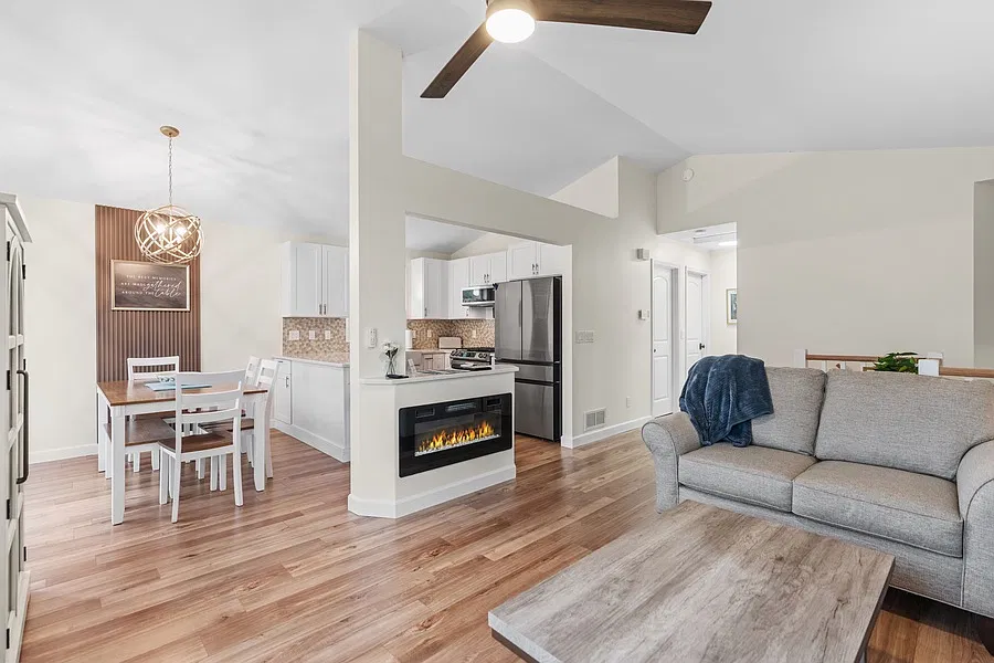 2 bed, 2.5 bath, 1924 sqft, $3,000 — Photo 4