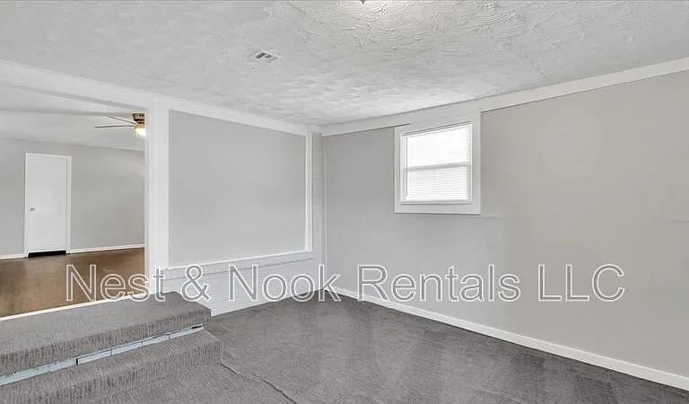 2923 S Irvington Ave — Photo 13