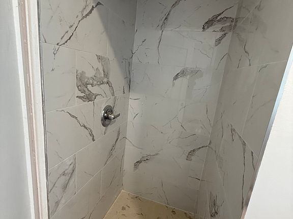 4th image of 212 W 57th St Unit 1/2