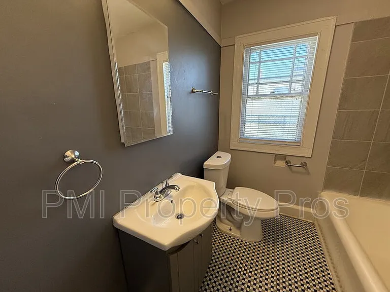 4043 N 24th Pl — Photo 6