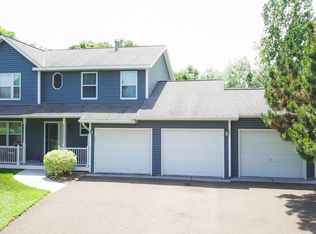 504 Summer Ct E, Maplewood, MN 55117