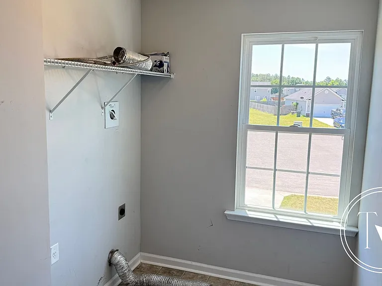 465 Huntington Dr NE — Photo 17