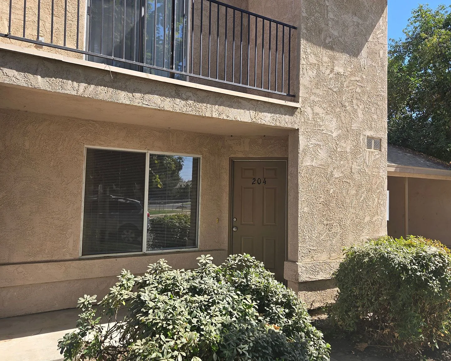 Apartment For Rent — Photo 2