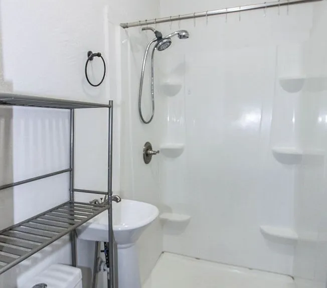 215 E Willis St — Photo 10