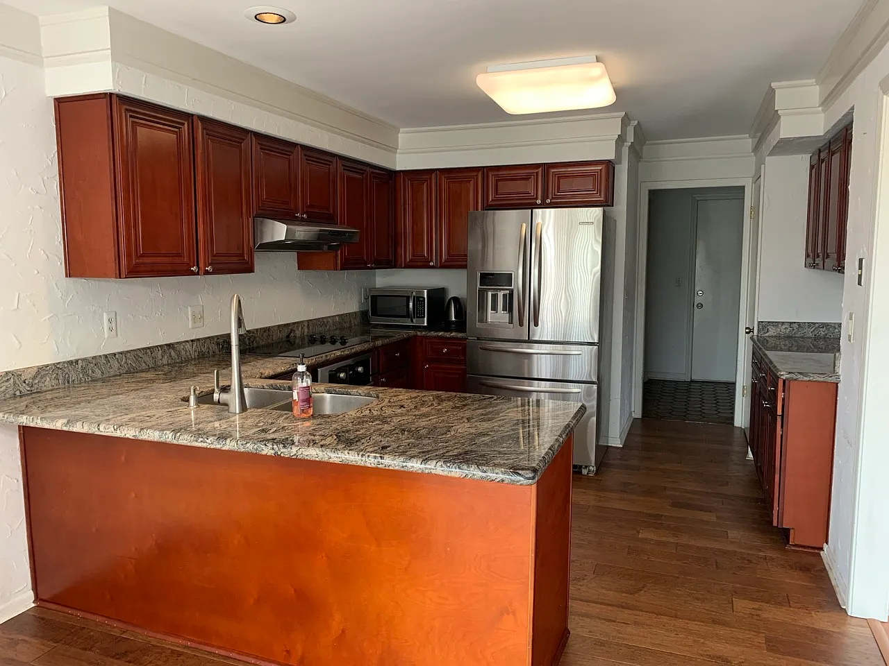 3 bed, 3769 sqft, $3,200 — Photo 2