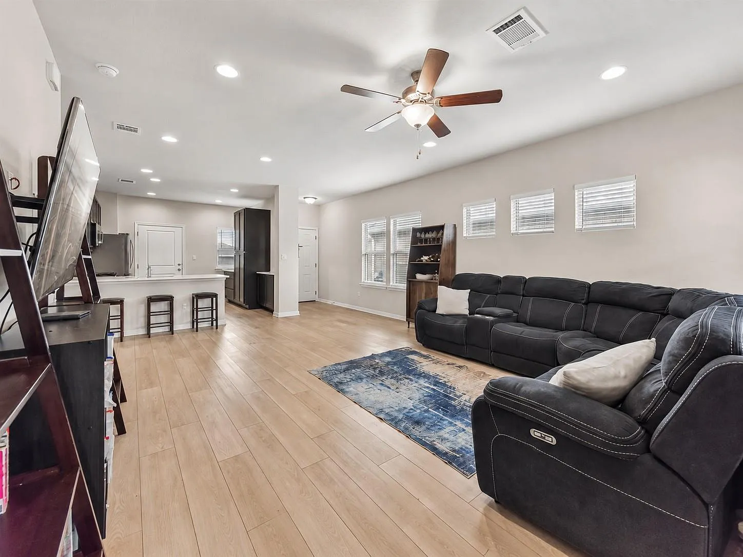 3 bed, 1262 sqft, $1,900 — Photo 4