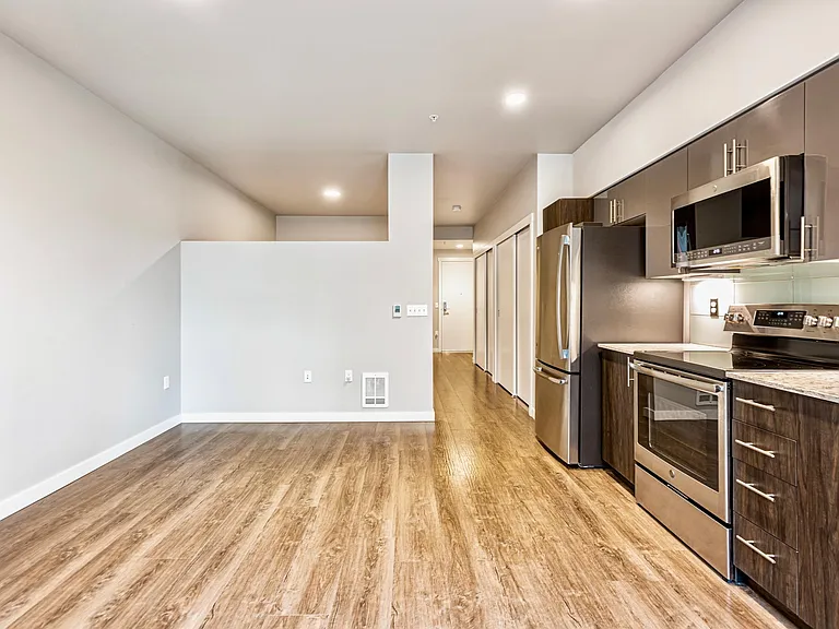 1085 103rd Ave NE #304 — Photo 8