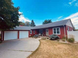 415 Elm Ave, Brookings, SD 57006