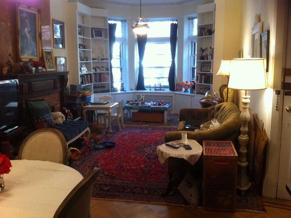 1st image of 54 Montgomery Pl APT 1