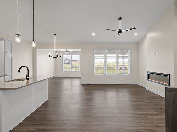 5th image of 602 15th St