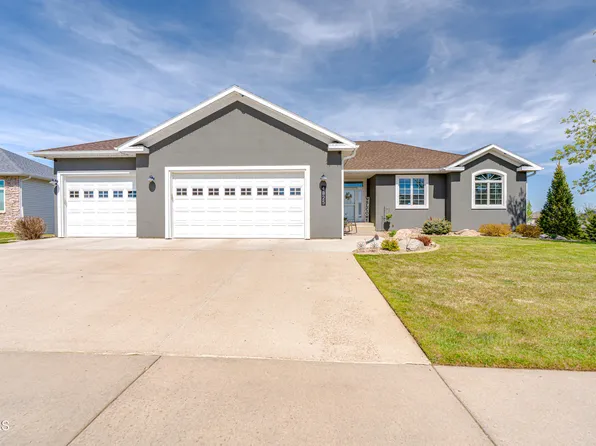 4825 Boulder Ridge Rd, Bismarck, ND 58503