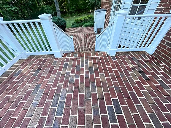 Upper patio. Lots of room for entertaining.