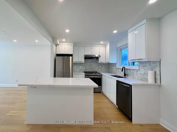 906 Marinet Cres, Pickering, ON L1W 2M1