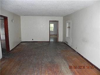 5th image of 1112 East St