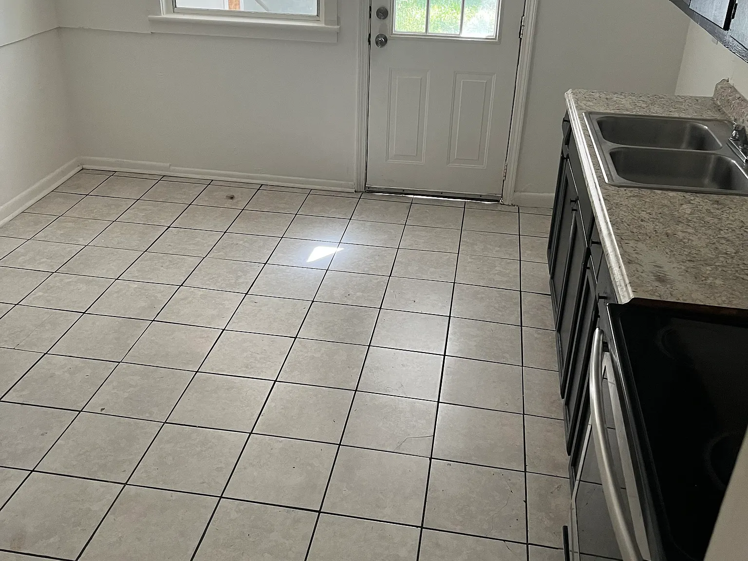 3 bed, 916 sqft, $1,000 — Photo 3