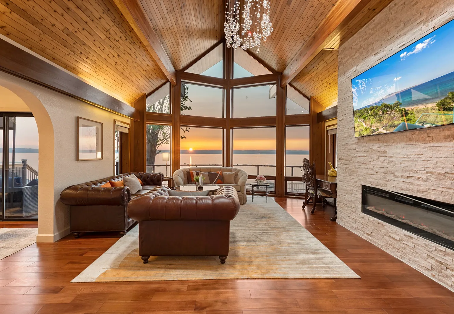 5 bed, 4000 sqft, $7,800 — Photo 1