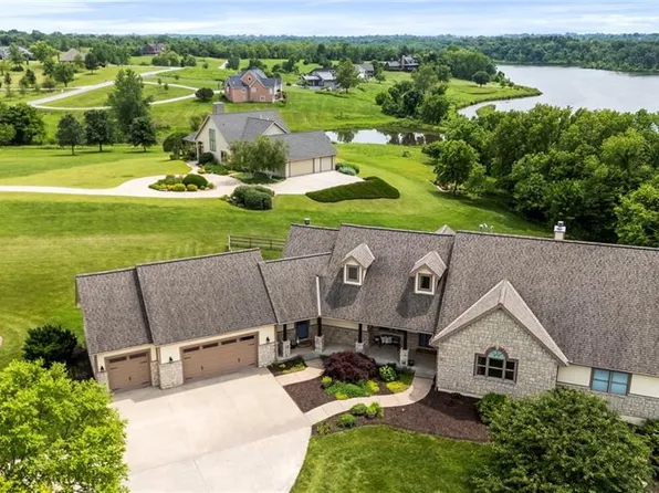 15405 161st St, Bonner Springs, KS 66012